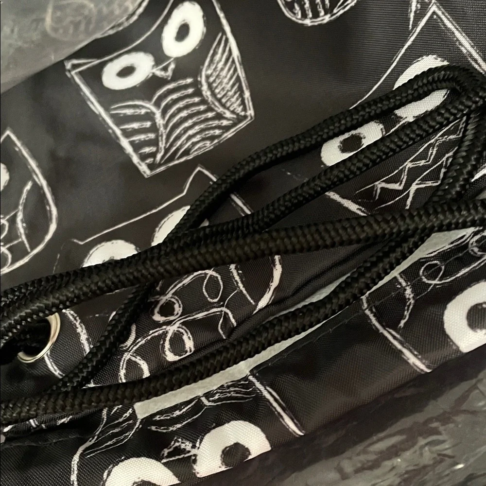 Thirty-One Black and White Owl Cinch Sac